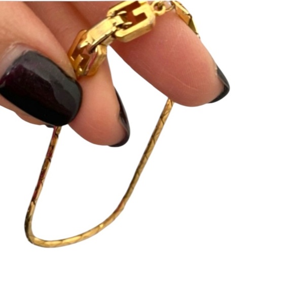 Authentic - Givenchy Gold Logo Chain Link G Bracelet - Picture 4 of 5